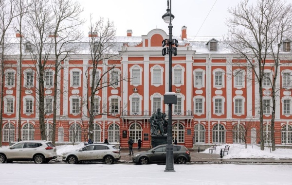 Вчера в выставочном зале здания Двенадцати коллегий Санкт-Петербургско...
