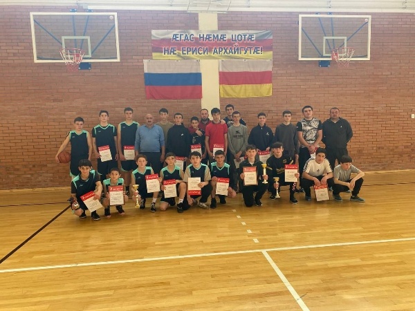 В Спортивно-оздоровительном комплексе с. Чикола по инициативе активист...