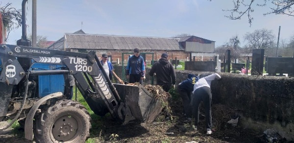 The Chikolinsky Rural Settlement Administration staff held a cleanup d...